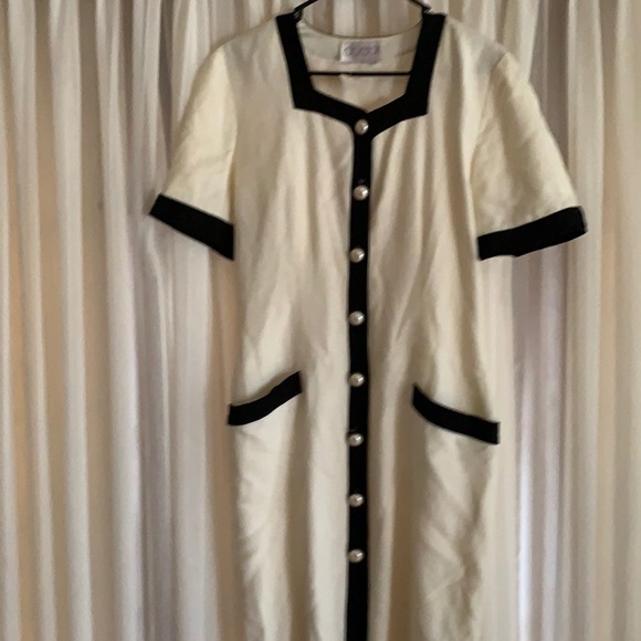 ⚜️✨Elegant Classic Black & Ivory Knee Length Pearl buttons✨⚜️❤️ size6 - Picture 3 of 5